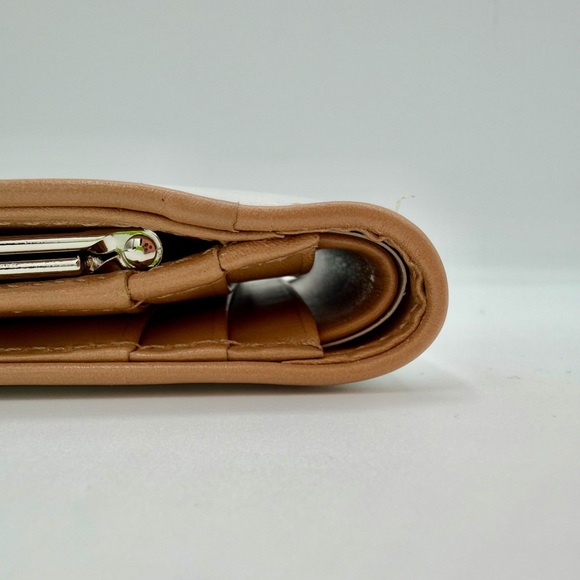 Coach Vintage Framed White and Brown Leather Wallet - Picture 5 of 7
